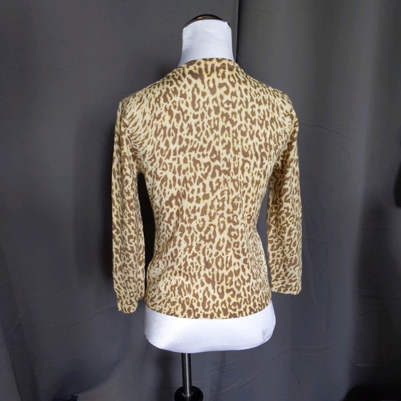 👕J. Crew Leopard Print button-up Sweater - Picture 3 of 5
